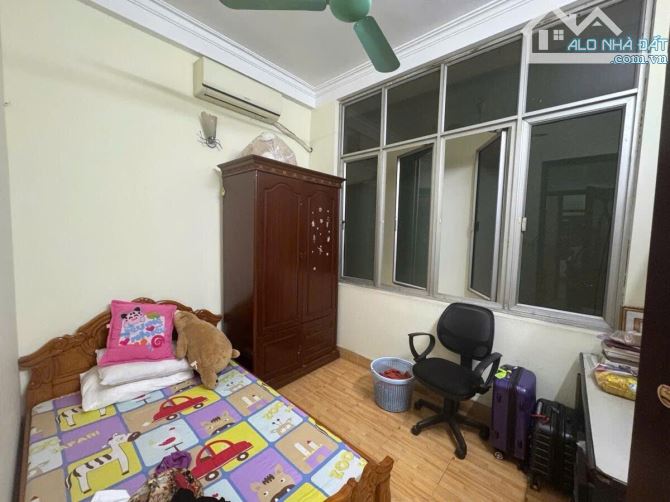 Hạ 1.5 tỷ nhà phân lô Nguyễn Chí Thanh ô tô tránh có vỉa hè 4 tầng 42m2 ngõ thông KD đỉnh - 7