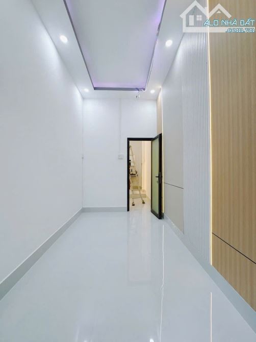 BÁN NHÀ 3 TẤM KHU NGUYỄN KHOÁI Q4 HẺM 3M AN NINH GIÁ 4 TỈ 150 TL DÂN CƯ SÁT MT CÁCH 30M - 7
