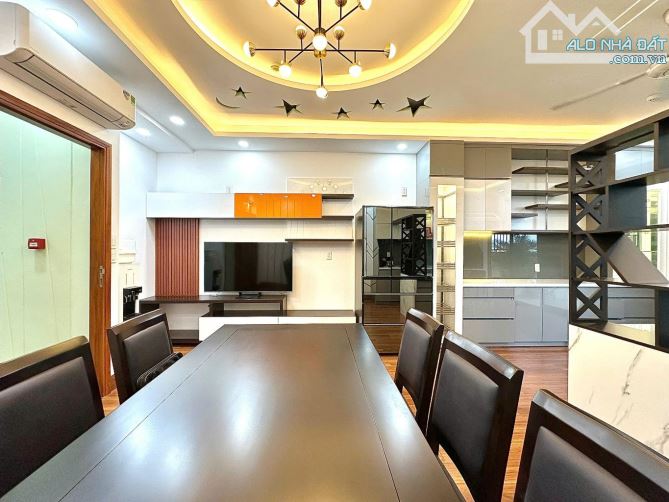 7 TẦNG -THANG MÁY - HẺM XE TẢI THÔNG -3 THÁNG 2 – P.14- Q.10 – DT: 4.8*19M – GIÁ 29 TỶ 5 - 7