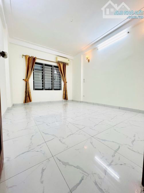 Tôi bán nhà phố Đội Cấn -Đào Tấn 37m2 4 tầng 3,7m mặt tiền