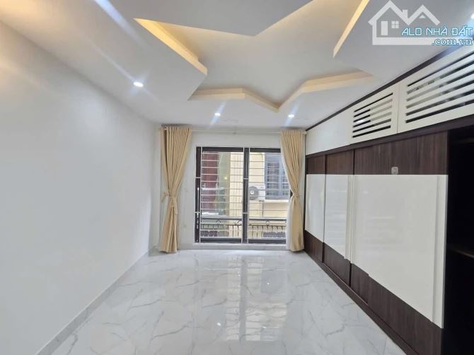 NHÀ ĐẸP Ở NGAY LÔ GÓC - MẶT NGÕ RỘNG- THÔNG THOÁNG - CHỐT LIỀN-Phố 8/3 Diện Tích 32 m