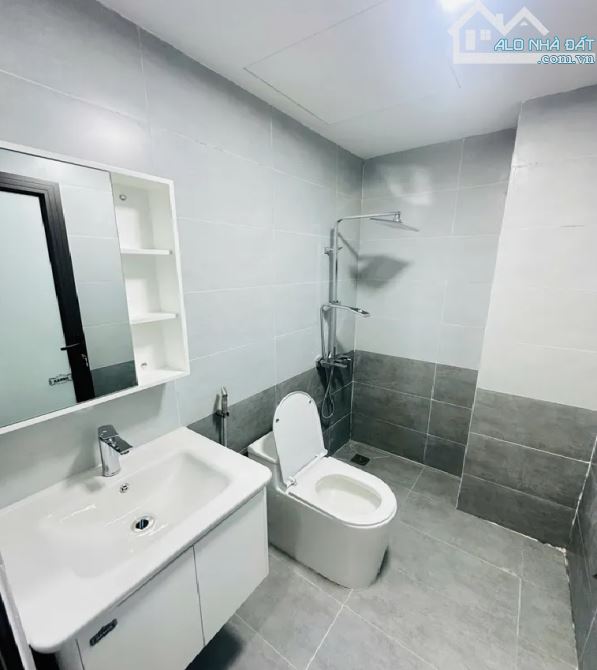 Bán nhanh nhà Cầu Giấy, ô tô tránh đỗ cổng, ngõ riêng, giá chỉ 8.5 tỷ - 8