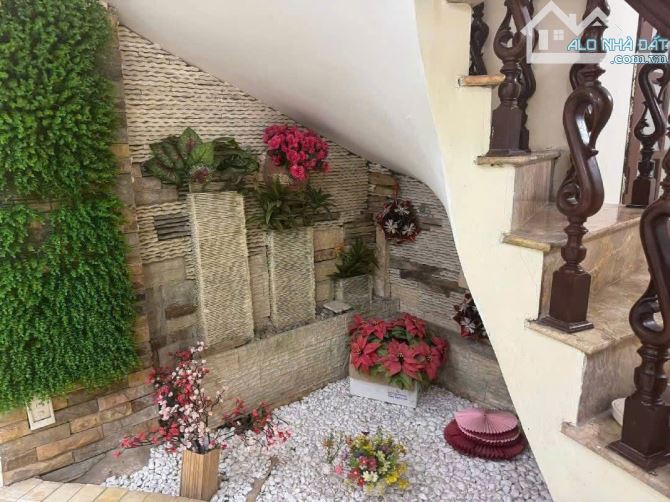 Hạ 1.5 tỷ nhà phân lô Nguyễn Chí Thanh ô tô tránh có vỉa hè 4 tầng 42m2 ngõ thông KD đỉnh - 8