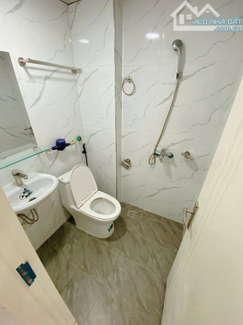 Bán nhà Đào Tấn, 12 căn hộ cho thuê 60 tr/th, 7 tầng thang máy, 42m2, 10.5 tỷ - 8
