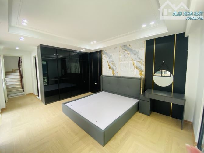 Hoa hậu Long Biên, 7 tầng x 52m2, thang máy, lô góc, ô tô tránh, kinh doanh.Giá 12 tỷ+ - 8