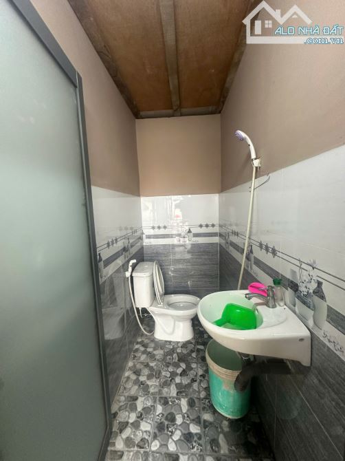 Bán nhà hẻm ba gác 1 trệt 1 lầu, 2 phòng ngủ 2wc, sổ riêng hoàn công, Phường 3 Quận 8 - 9