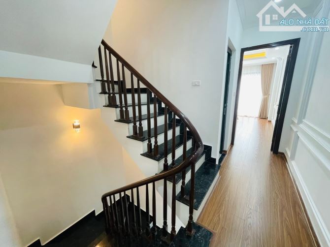 99 Xuân La, nhà đẹp full nội thất, 15m ra oto tránh, sổ 52m2 x 6 ngủ. Giá 13.8 tỷ - 9