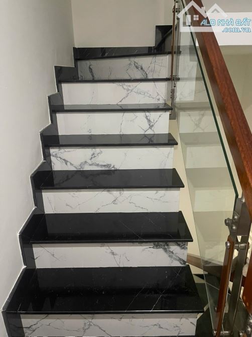 Hàng hiếm! Nhà HXH Nguyễn Hồng Đào, P14, Tân Bình (4x17m) 70m2 - 5 tầng - Chỉ 12.5 Tỷ TL - 9