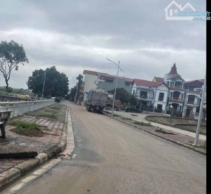 Nhỉnh 8 tỷ/120 M2/ Chử Xá. Tái Định Cư/ Vỉa hè ô tô Chánh - 9