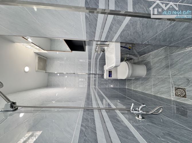 HẺM 8M - SAU LƯNG ĐẦM SEN -LẠC LONG - P.3- Q.11- DT: 3.5*5M – 4 TỶ 980 - 9