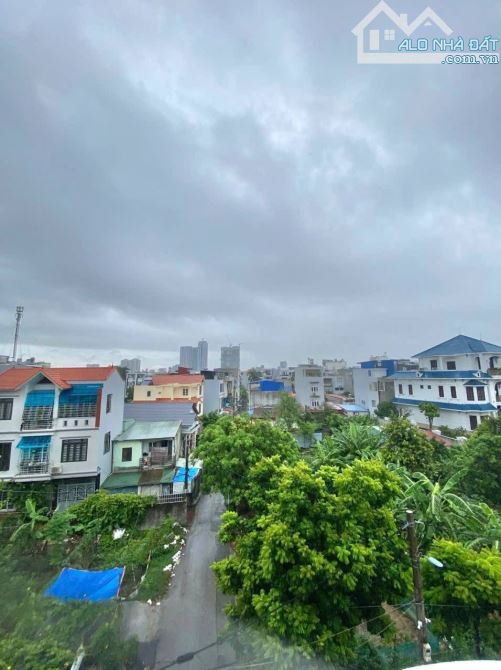 🛖: Bán nhà 4 tầng   Thư Trung, Văn Cao, đường 6m, vỉa hè mỗi bên 2 m - 9
