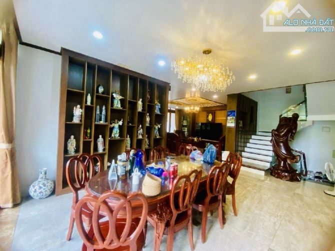 ⛔⛔⛔ Bán GẤP!! BIỆT THỰ SÂN VƯỜN PHỐ VIP NGUYỄN SƠN 👉👉 183Tr/m2 (TL) - Ô Tô - 9