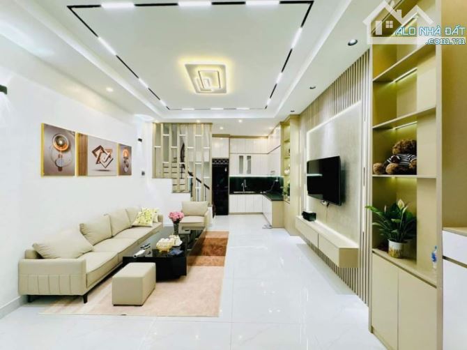 Nhà Đại Mỗ xây 5 Tầng, 3 ngủ, 4 wc, ô tô đỗ sát nhà, nội thất đệp giá 5.3 tỷ