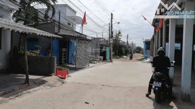 Bán căn nhà ở đường Tô HIệu khu du lịch Mũi Né - gần biển, ngõ ô tô, full đất thổ cư - 1