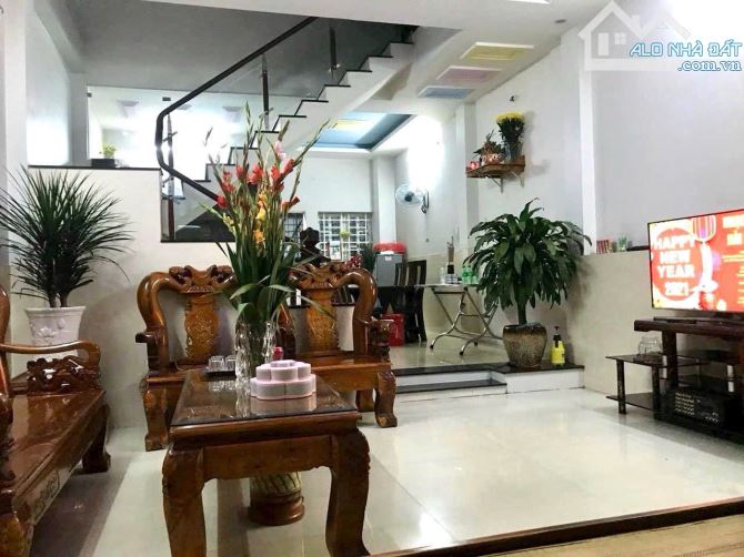 BÁN GẤP!!! TRỆT LẦU - 70.7M2 ( 4.2 x16.8 ) - HẺM OTO 5M – 3PN (PN DƯỚI ), DĨ AN, CHỈ 3.7 T