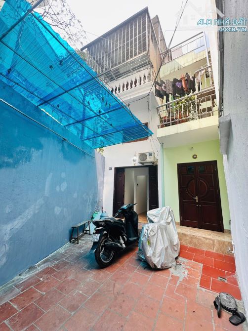 NHÀ DÒNG TIỀN HỒNG MAI - GẦN CHỢ - DOANH THU ỔN ĐỊNH DT40m x 4 tầng x MT3m GIÁ 5.35 TỶ