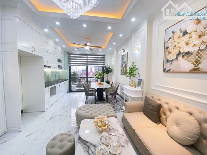 BÁN NHÀ TRẦN THÁI TÔNG-DÂN XÂY-LÔ GÓC-GẦN BÃI Ô TÔ- SỔ ĐỎ CHÍNH CHỦ-MT RỘNG-41M-NHỈNH 9 Ỷ