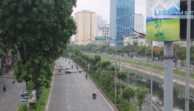 Bán đất Láng Hạ Đống Đa, 185m2 x 2T, MT 7.9m, ngõ thông, kinh doanh đỉnh