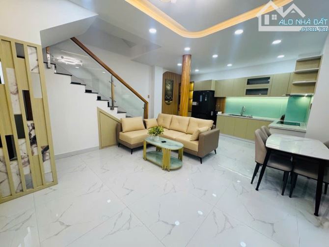 NHANH TAY – SÁT MT LÊ VĂN SỸ – LĂNG CHA CẢ – DTSD 164M² – 4 TẦNG – 6 PHÒNG – 8.X TỶ.