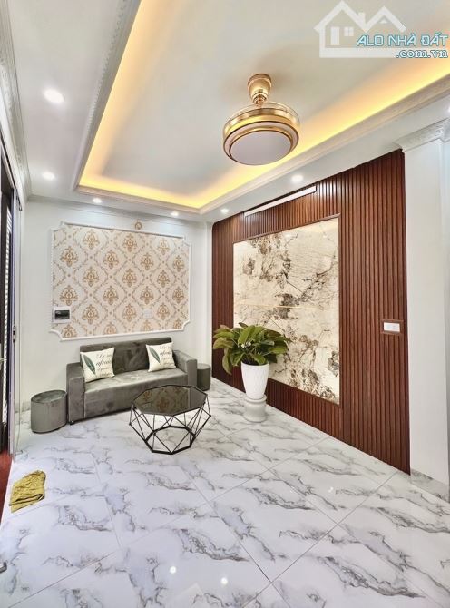 Nhà 5 tầng DTSD 48m2 phố Thanh Lân-phường Vĩnh Hưng, giá hơn 6TỶ chủ cần bán gấp