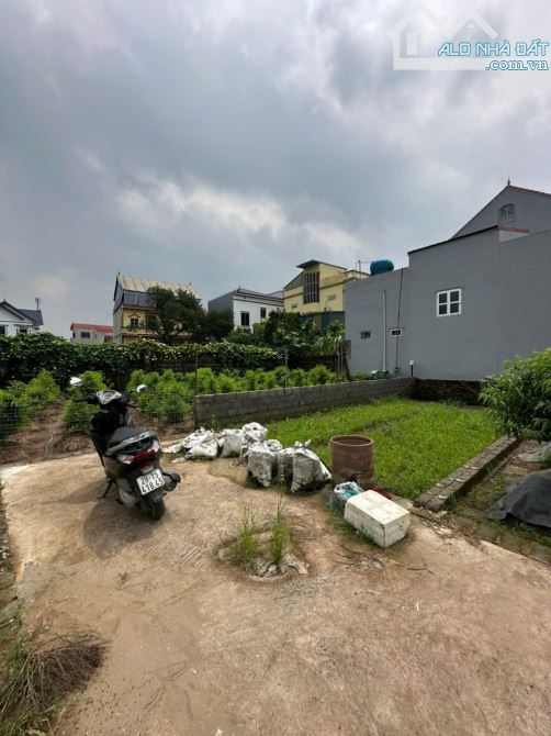 💥40_Đông Thai. Vân Tảo. Thường Tín  🚘Ô tô vào tận đất💲Giá chỉ 2,3tỷ  **DT: 40m.  **Mặt