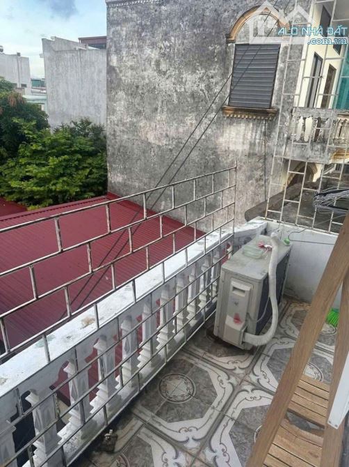 Bán nhà 3 tầng về ở luôn ngõ 261 Trần Nguyên Hãn