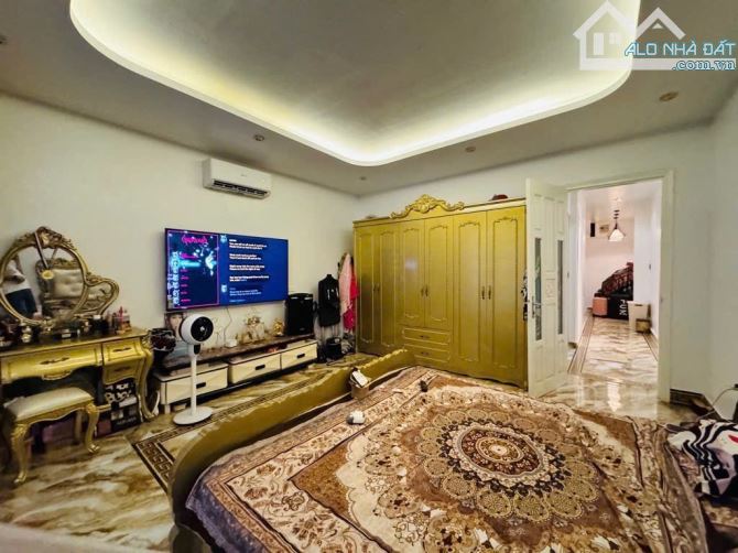 Bán Nhà Phố Bùi Thiện Ngộ, 190m2, KĐT Việt Hưng, Full Nội Thất Đại Gia, 58 tỷ