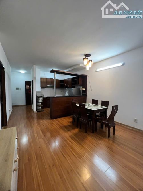 Cho thuê căn hộ 2PN, 2WC, 80m2 chỉ 13 triệu tại Orient Apartment, Bến Vân Đồn, Q4