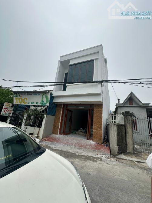 Bán căn nhà 2,5tầng mới tinh về ở ngay trục đường liên thôn buôn bán kinh doanh cực tốt