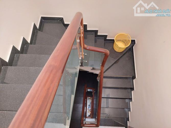 Bán nhà Huỳnh Tấn Phát Quận 7, ngang 5m 4 tầng 4pn, sát MT, nhỉnh 7 ti