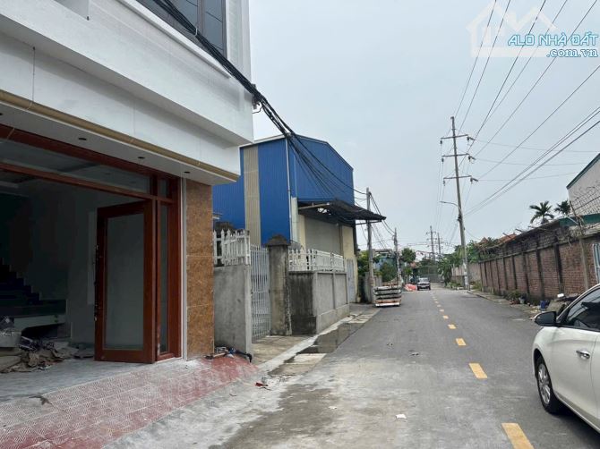 Bán căn nhà 2,5tầng mới tinh về ở ngay trục đường liên thôn Kiền Bái kinh doanh cực tốt