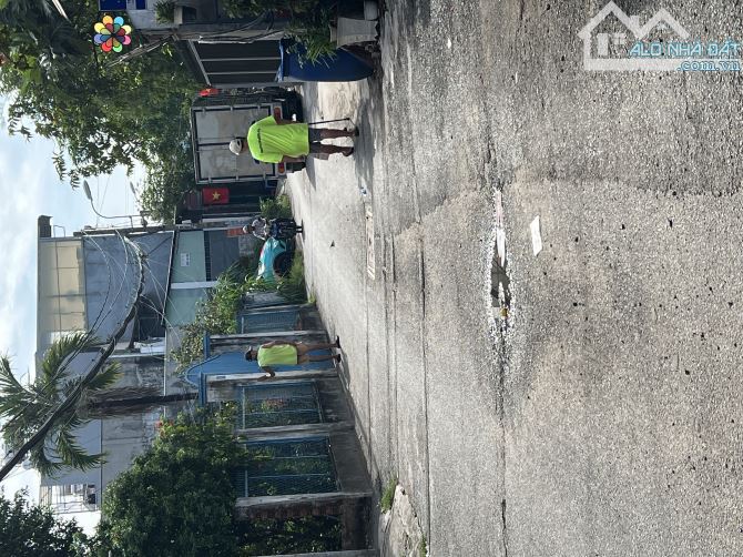 HẺM THÔNG Ô TÔ TRÁNH THỚI AN GẦN SÁT LÊ VĂN KHƯƠNG- DIỆN TÍCH LỚN 6 PN - GIÁ CHỈ HƠN 5 ĐỒN
