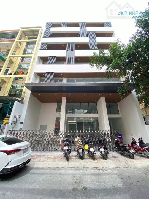 BÁN TOÀ VĂN PHÒNG HOÀNG QUỐC VIỆT, 80M2 × 7.5 TẦNG THANG MÁY,  CHỈ 42 TỶ