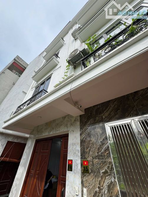 Nhà Di Trạch 40m× 5 tầng, căn góc, 15m ra ô tô tránh, gần đường 3,5 chỉ nhỉnh 6 tỷ