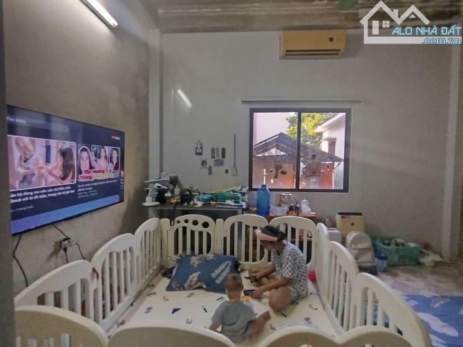 ĐỘI CẤN , BA ĐÌNH BÁN ĐẤT TẶNG NHÀ 3 TẦNG, 47M , TRƯỚC NHÀ VF3 CHẠY QUA, NHÀ MẶT NGÕ, KINH