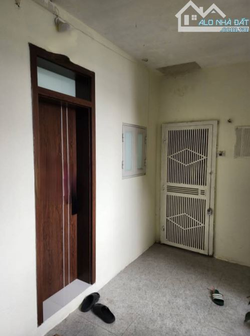 BÁN CĂN HỘ TẬP THỂ NGUYỄN NGỌC DOÃN ,ĐÔNG ĐA.CĂN HỘ TẦNG 4,CĂN GÓC 2 MẶT THOÁNG ,DT 100M2;