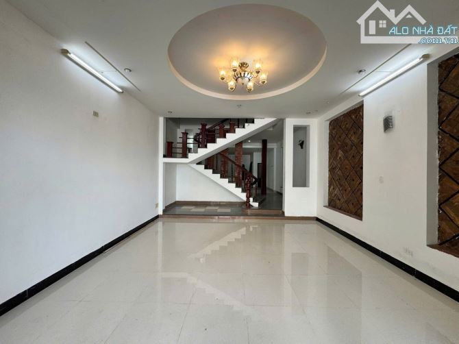 Bán Nhà 3 Tầng Mặt Tiền Đường 10m5 Nguyễn Tri Phương Kinh Doanh Sầm Uất
