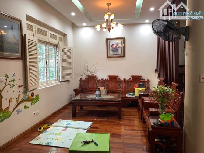 BÁN GẤP, NHÀ ĐẸP PHÂN LÔ, GIÁ RẺ NHẤT KHU VỰC DỊCH VỌNG, 260M, 5 TẦNG, HƠN 60 TỶ