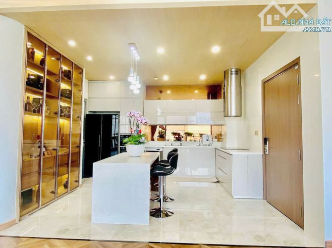 Penthouse  VHCP căn góc 3PN + 3wc - 166m2 Tầng 42 view thoáng, full nội thất, 25 tỷ