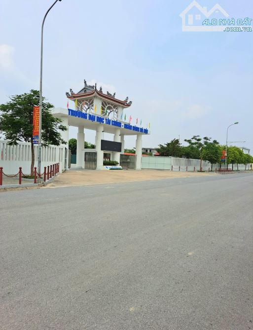 BÁN ĐẤT KINH DOANH - QUANG MINH- MÊ LINH- ĐƯỜNG 40m, 5 CONTAINER TRÁNH- CHỈ QUANH 10 TỶ