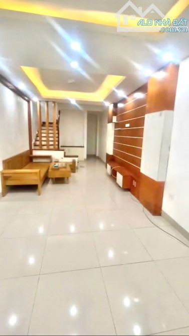 Cần cho thuê nhà phân lô ngõ Nguyễn Hồng, Đống Đa