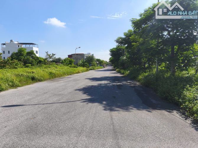 Cần bán lô đất 247m2 ngang 10m tại khu đấu giá Anh Dũng Dương Kinh,sổ đỏ xây dựng tự do.