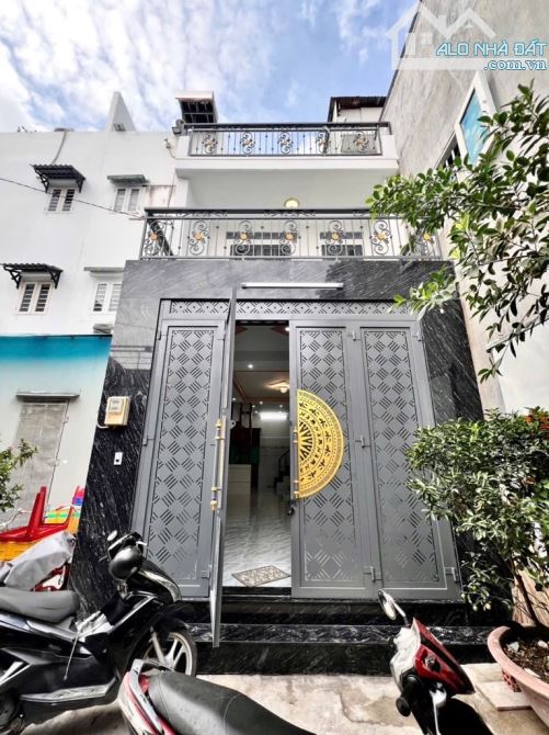 NHÀ MỚI 2 TẦNG - GẦN NGAY NGÃ 4 BỐN XÃ -4X10M - HẺM XE HƠI - CHỈ HƠN 4 TỶ