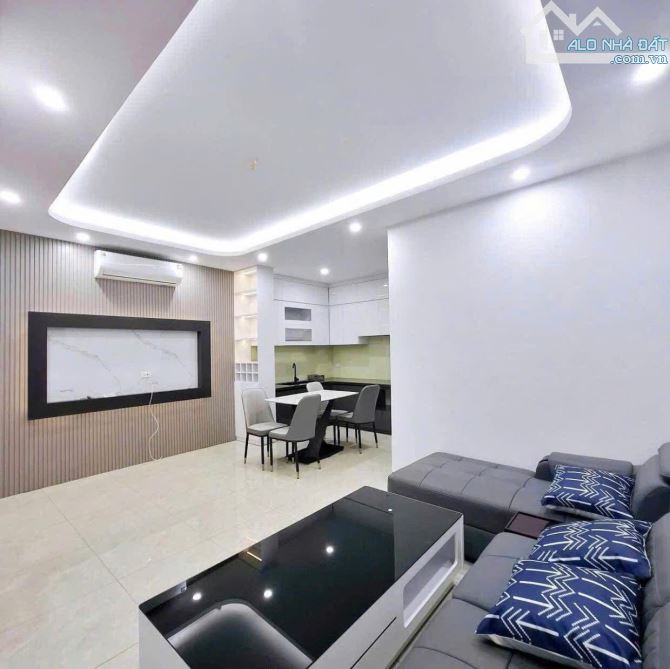 Bán nhà Nguyễn Trãi Ngã Tư Sở mới tinh VF3 đỗ cửa 10m ra ô tô tránh 4 tầng 45m2 đầy đủ đồ