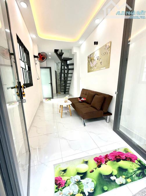 Bán nhà đẹp mới 3 mặt tiền hẻm Nguyễn Thị Tần -