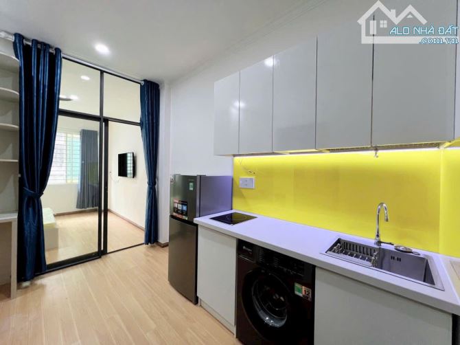 CĂN HỘ TÁCH BẾP FULL NỘI THẤT CỬA SỔ NGAY QUẬN 1