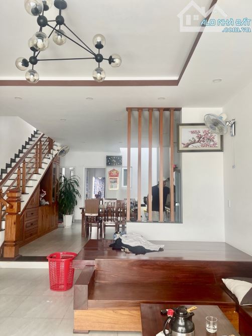HOMESTAY PHỐ TRẦN VĂN DƯ, CẠNH BIỂN MỸ KHÊ – NHÀ ĐẸP, 120M2, NGANG 5.5M – CHỈ NHỈNH 7.5 TỶ