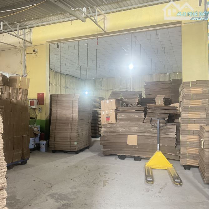 Cho thuê kho xưởng 600m2 đường container