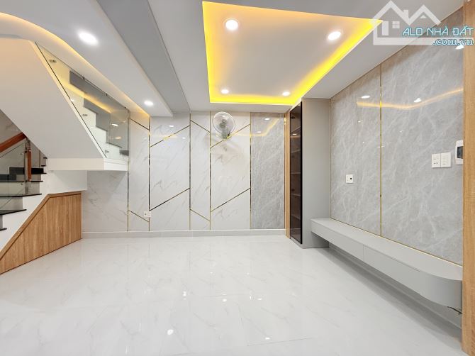 THIẾT KẾ CHÂU ÂU HIỆN ĐẠI - NGAY PHAN XÍCH LONG, P1, PHÚ NHUẬN - 3 BƯỚC RA MẶT TIỀN XE TẢI