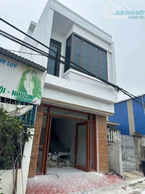 Bán căn nhà 2,5 tầng mới tinh về ở ngay trục đường liên thôn buôn bán kinh doanh cực tố